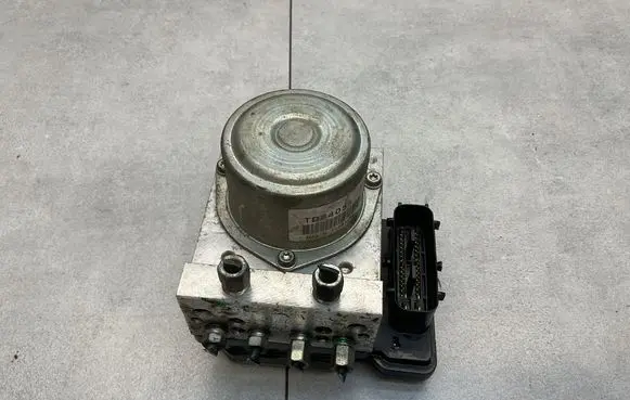 Nissan Juke I F15 ABS Pump 476601KD0A