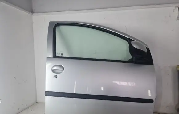 Peugeot 107 Front door