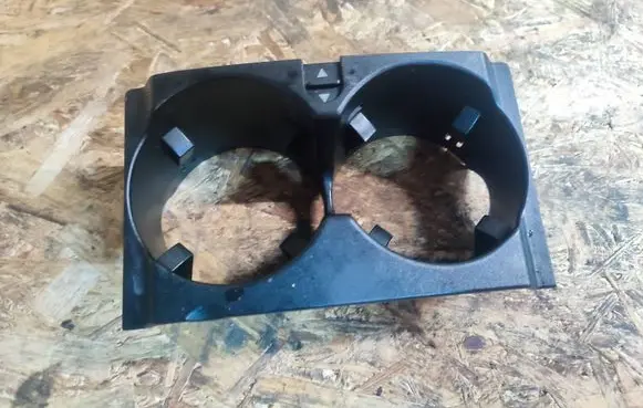 Cup holder front