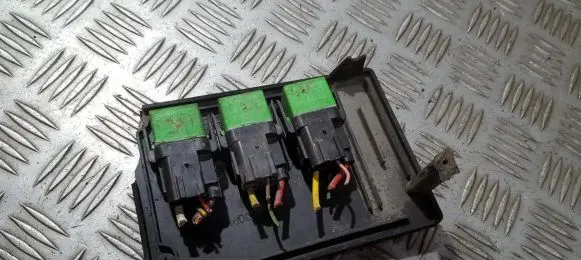 Citroen Xsara Picasso Fuse box set 1830913016