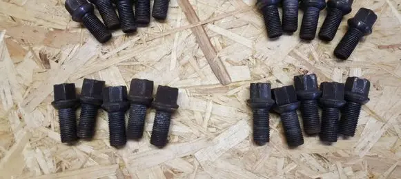 Volkswagen PASSAT B6 Nuts/bolts 
