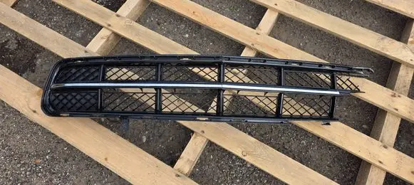 Chevrolet Corvette C7 Front bumper upper radiator grill 22790940