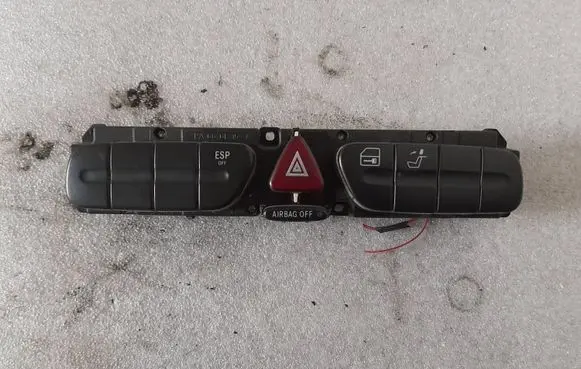 Mercedes-Benz C W203 Hazard light switch a2038203710 2038203710