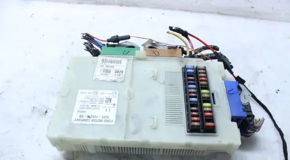 Ford Mondeo MK IV Fuse module 7G9T14A073DB