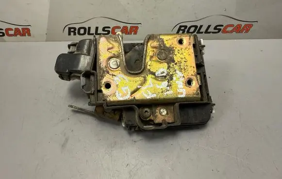 Volkswagen Golf III Front door lock 1H1837015