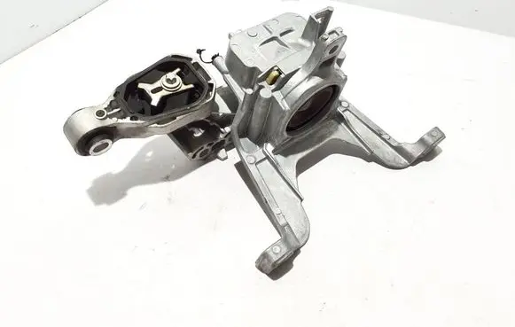 Mercedes-Benz GLA H247 Engine mount bracket A2472402000