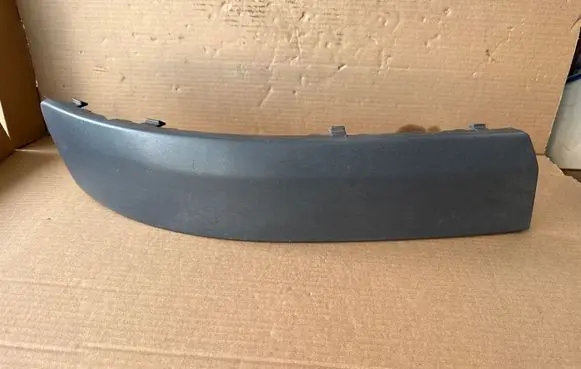 Front bumper splitter molding