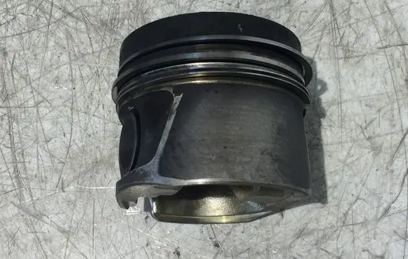 Volkswagen Transporter - Caravelle T5 Piston V400 038J