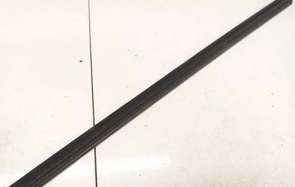 Skoda Octavia Mk2 (1Z) Front door glass trim molding 1Z0837479A