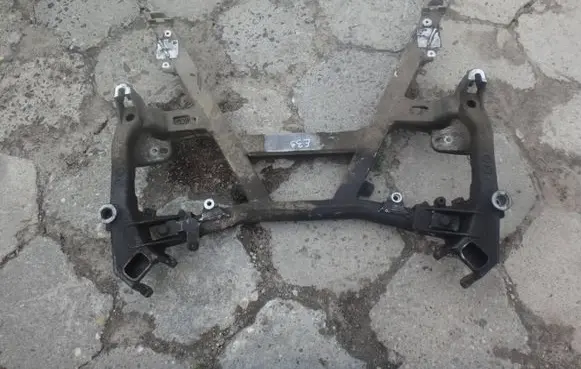 BMW 5 E39 Front subframe 1092867
