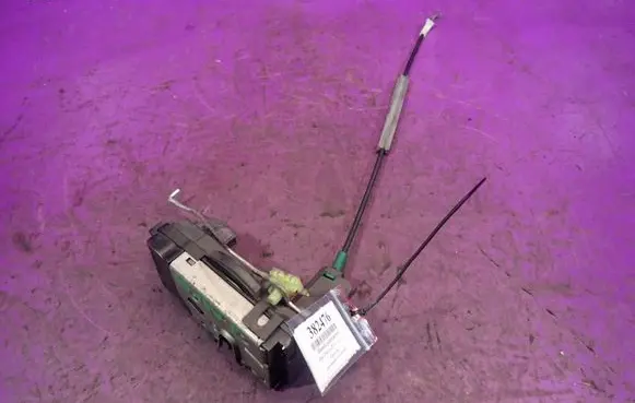 Opel Zafira B Front door lock 