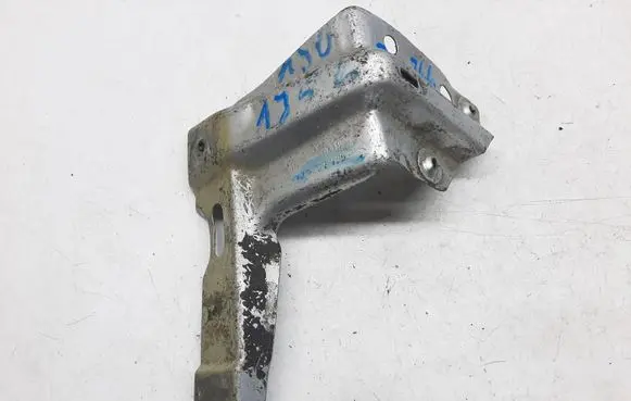 Volkswagen Golf IV Fender mounting bracket 1J0821135