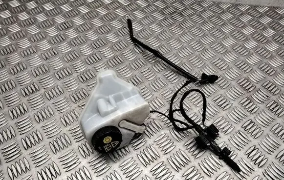 Brake fluid reservoir