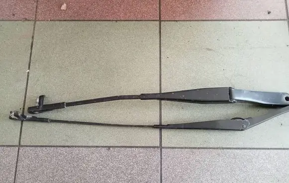 Opel Astra H Front wiper blade arm 13111220 2706 13111219