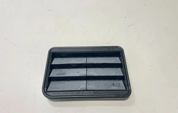 BMW X6 G06 Quarter panel pressure vent 9176945