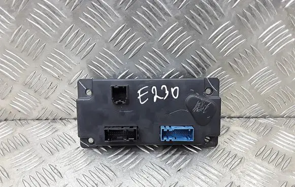 Nissan Pathfinder R52 Other control units/modules 277605X01B