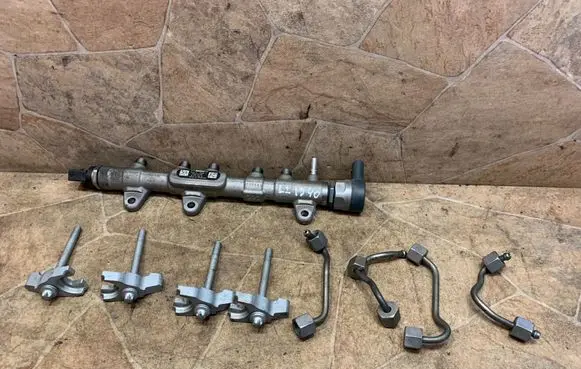 BMW X5 F15 Fuel injector supply line/pipe 8514155