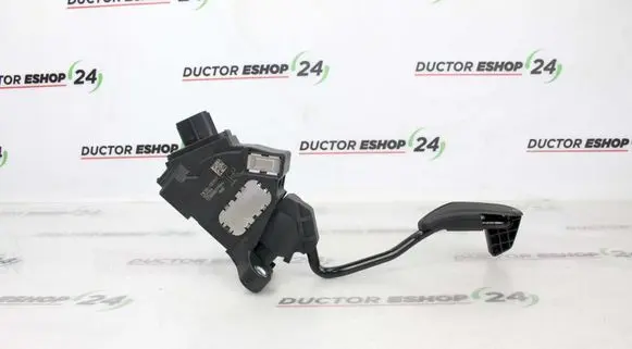 Toyota Yaris Accelerator throttle pedal 781100D040