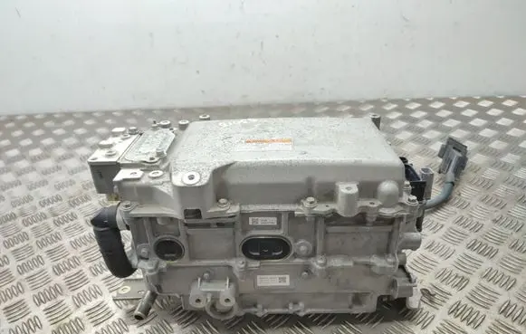Toyota RAV 4 (XA40) Voltage converter inverter G927048060 1817000320 1817320160
