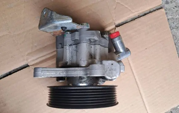 Mercedes-Benz E C207 W207 Power steering pump 0146310034