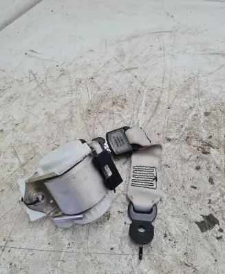 Middle seatbelt (rear)
