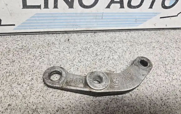 BMW 5 E39 Sway bar bush bracket, front 1091988
