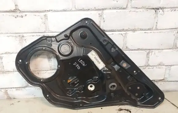 Rear window lifting mechanism without motor