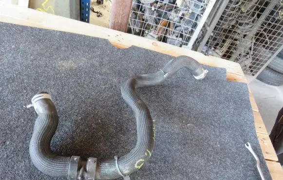Renault Kadjar Engine coolant pipe/hose 215038479R