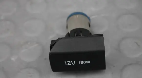 KIA Ceed 12 V Socket (front) GNIAZDO-LADOWANIA PORT-LADOWANIA