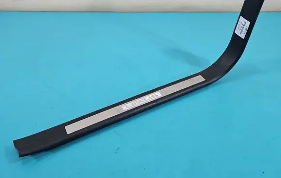 Foot area side trim