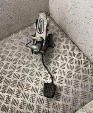 Toyota Avensis Verso Clutch pedal 
