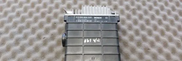 Mercedes-Benz 190 W201 Engine control unit/module 0065450032 0280800220 KE0012