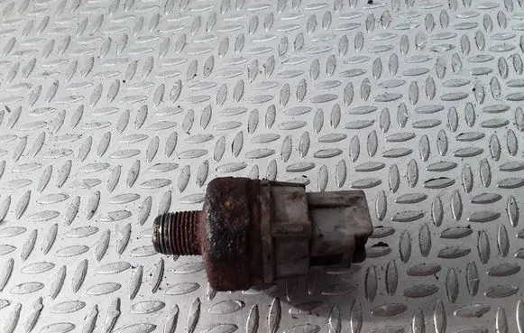 Lexus IS 200-300 Oil pressure sensor 