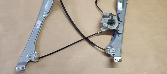 Renault Clio III Front door manual window regulator 8200291628C 981289103 8200291628