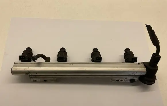 Volvo S40, V40 Fuel injectors set 6900370 9202804 0134146
