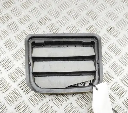 Volvo XC90 Quarter panel pressure vent 31369380