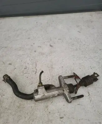 Toyota RAV 4 (XA20) Clutch master cylinder