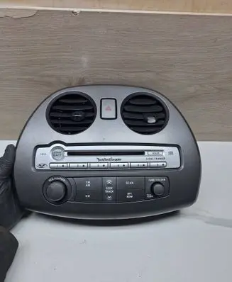 Radio/CD/DVD/GPS head unit