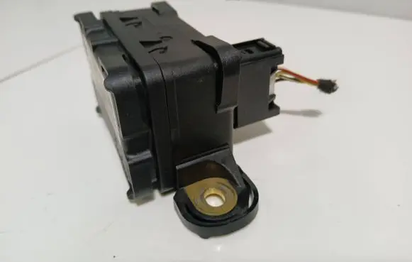 Mercedes-Benz ML W164 ESP acceleration yaw rate sensor A0045423818 CM36D04EUS