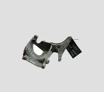 Peugeot 3008 I Engine mounting bracket 9672309780