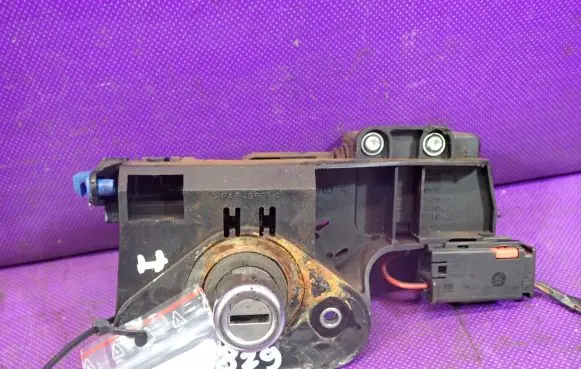 Opel Meriva A Tailgate/boot open switch button 90534784