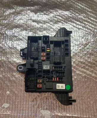 Opel Insignia A Fuse module 22737769