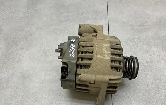 Opel Zafira C Generator/alternator 13588306
