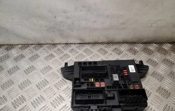 Opel Insignia A Fuse module 22737769