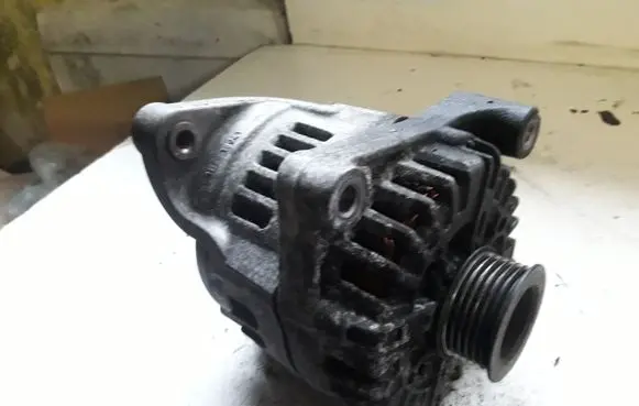 BMW 3 E90 E91 Generator/alternator 2543461B
