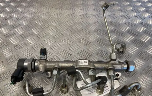 Skoda Octavia Mk3 (5E) Fuel main line pipe 04L089D 0117420