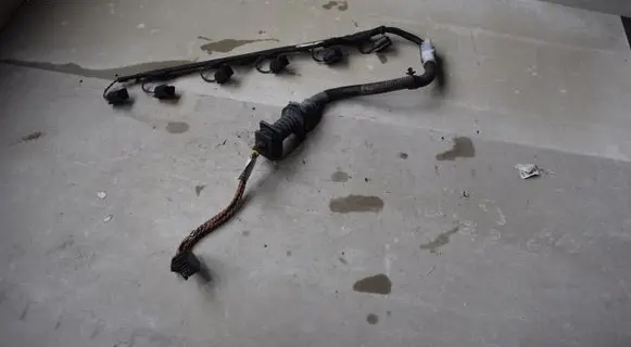 BMW X5 E70 Fuel injector wires 738050705A
