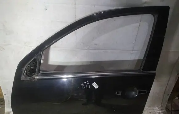 Peugeot 4007 Front door juodos