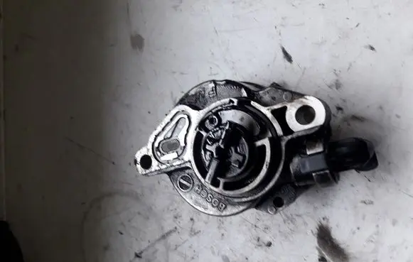 Ford Focus C-MAX Vacuum pump