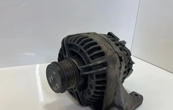 Volvo XC90 Generator/alternator 8676498 0124525029
